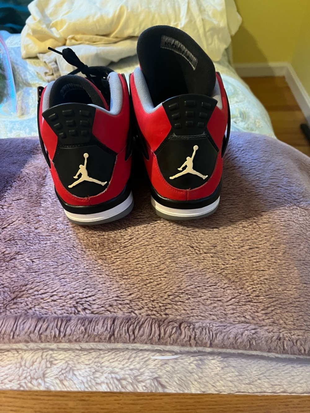 Nike Red Air Jordan 4 Retro Toro Bravo sneakers.  Size 10.5 - Picture 3 of 6